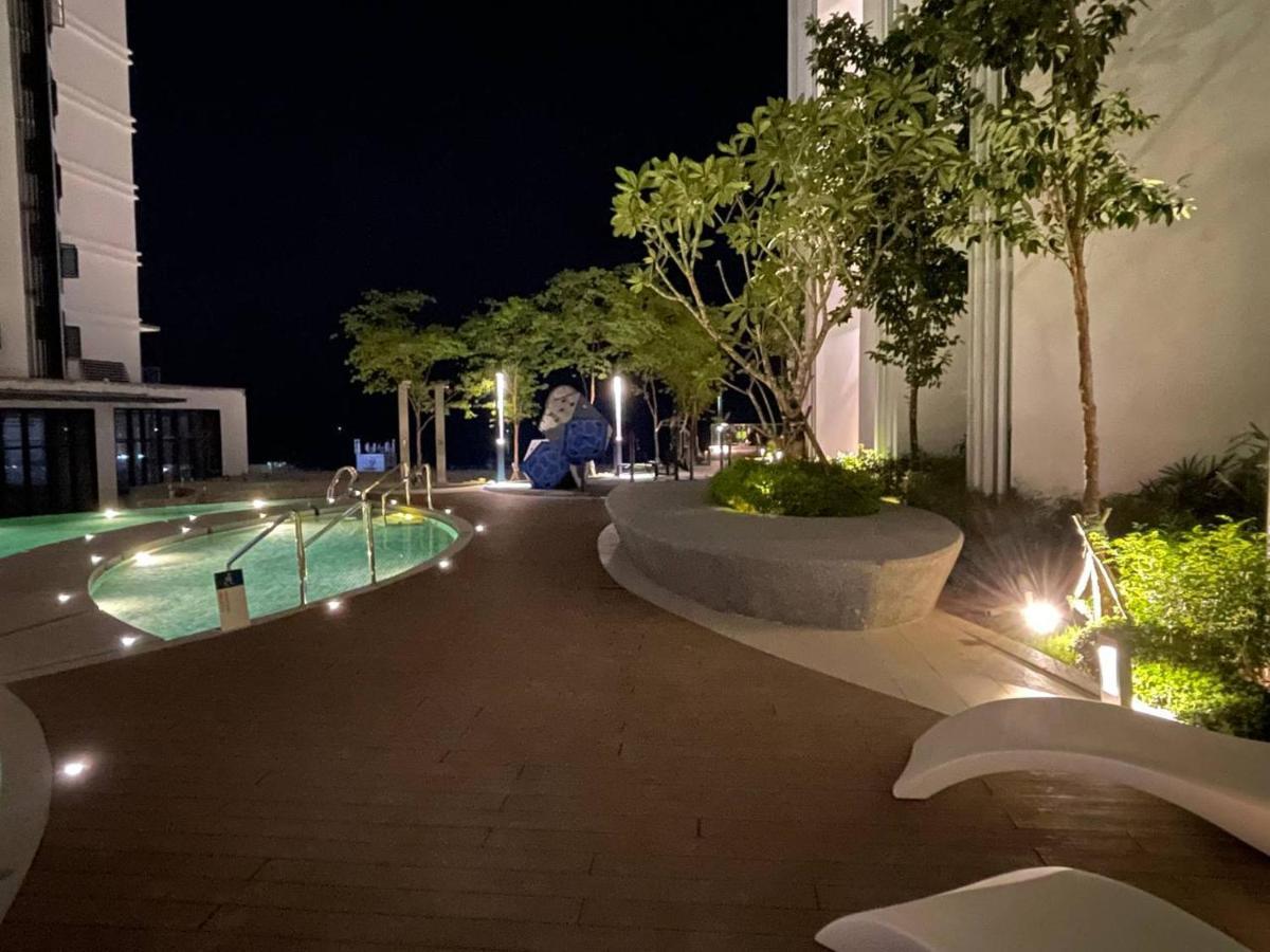 Sunset Seaview Studio Apartment At Kota Kinabalu City Centre Exteriör bild
