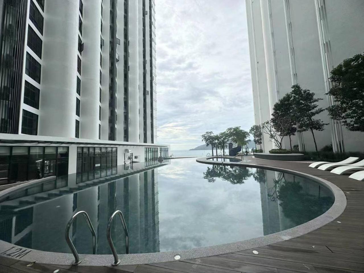 Sunset Seaview Studio Apartment At Kota Kinabalu City Centre Exteriör bild